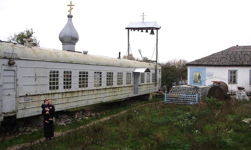 Illustration for article titled These Train Cars Converted Into Churches Are Literal Holy Rollers